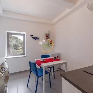 Luly Dachi Farm , Marina dʼAndora Italia